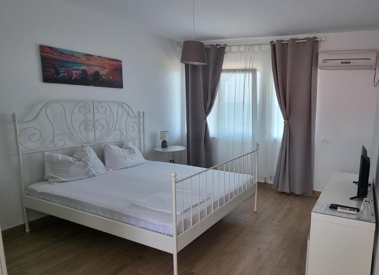 Vila Dvg 科斯蒂内什蒂 外观 照片