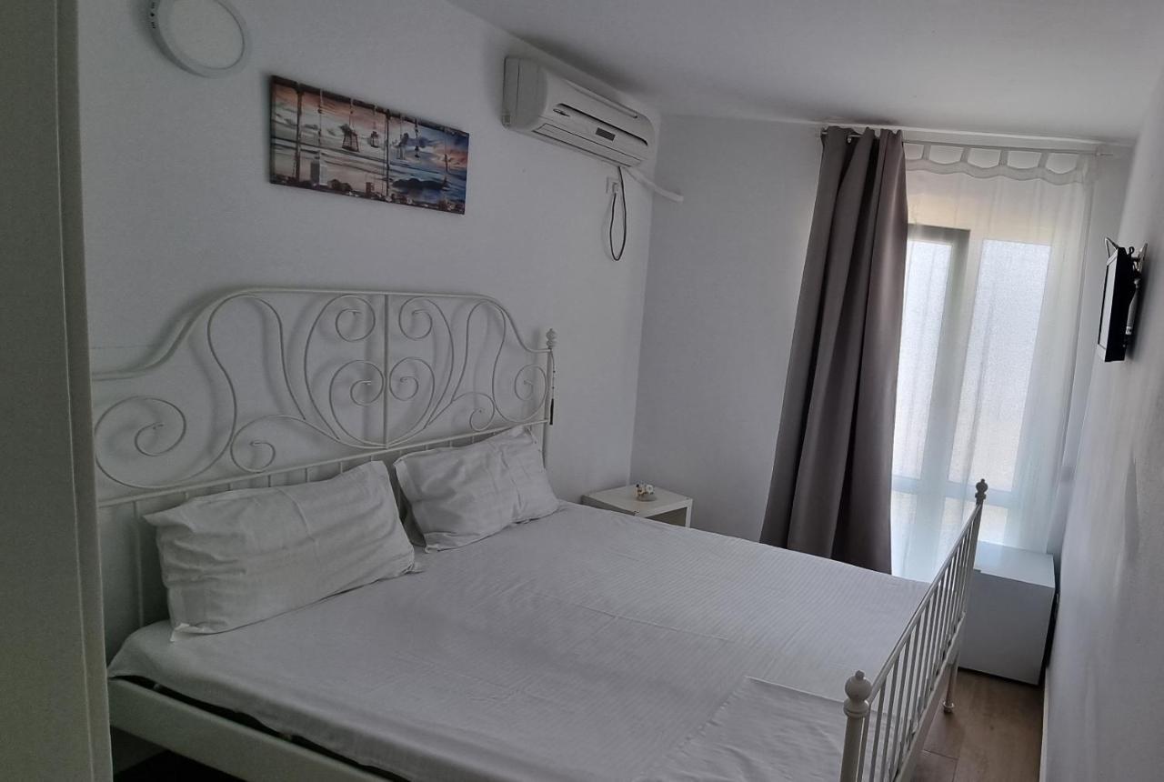 Vila Dvg 科斯蒂内什蒂 外观 照片